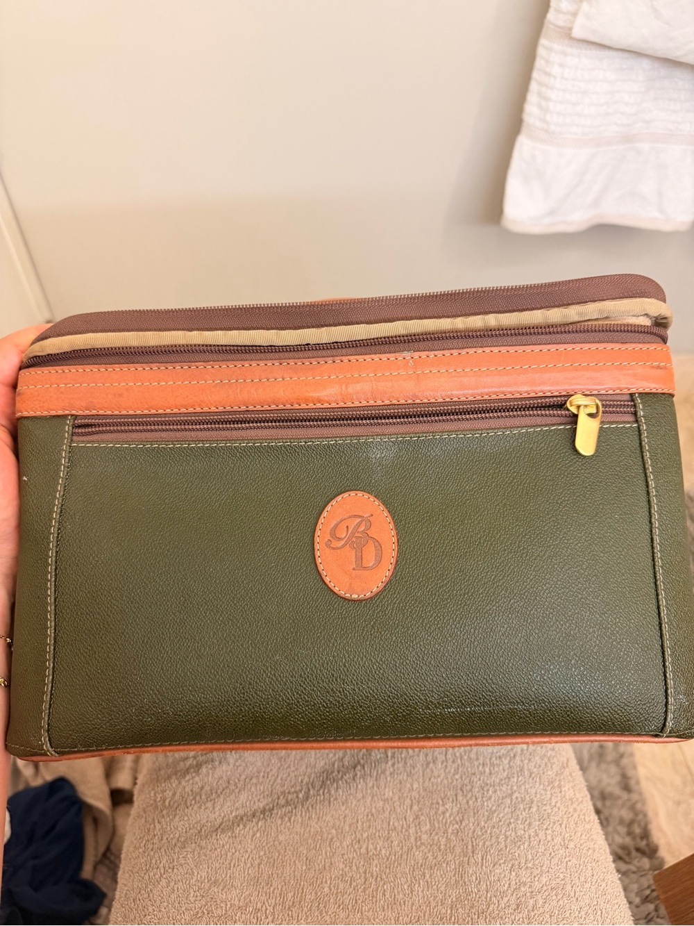 Logo Olive Green & Tan Leather Travel Zip Organizer